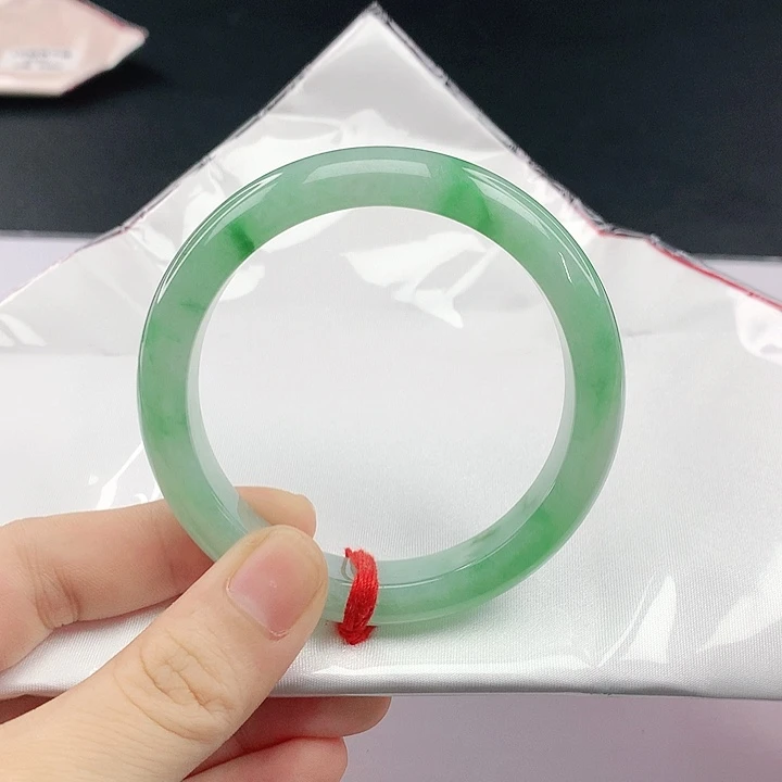 翡翠手镯未镶嵌翡翠826