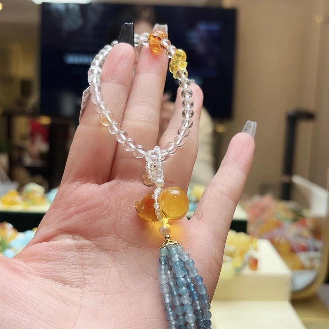 琥珀颈饰未镶嵌分****记琥珀