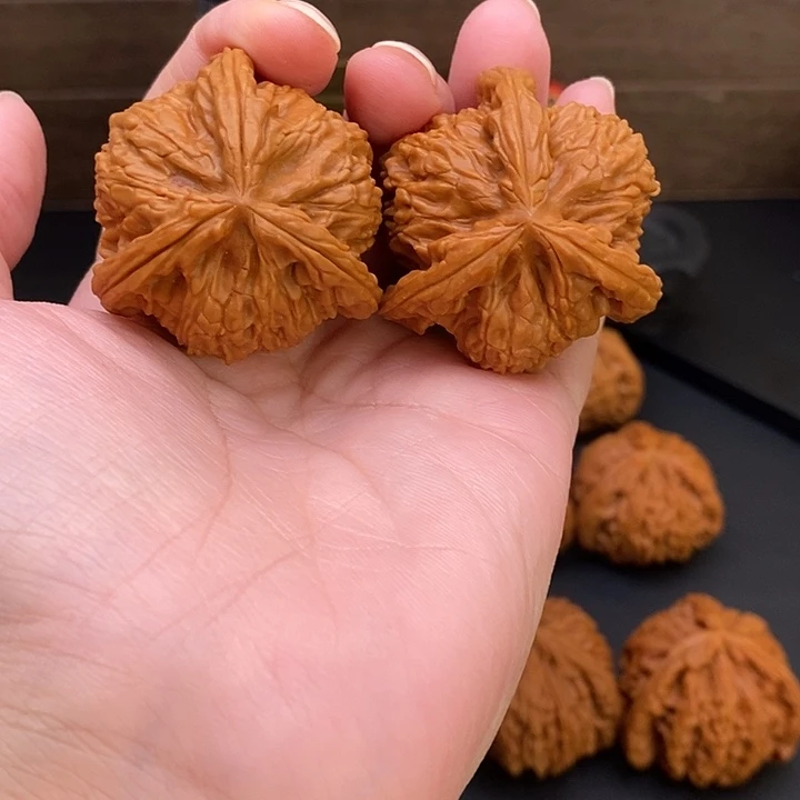 阳***把件文玩核桃白奔