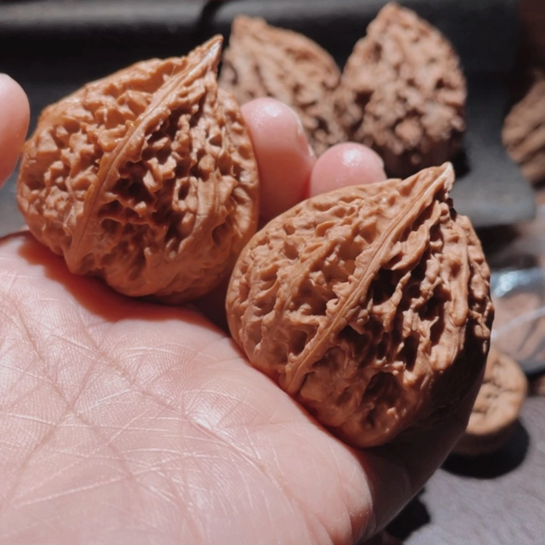 【闪购商品】文玩核桃把件东北楸子9
