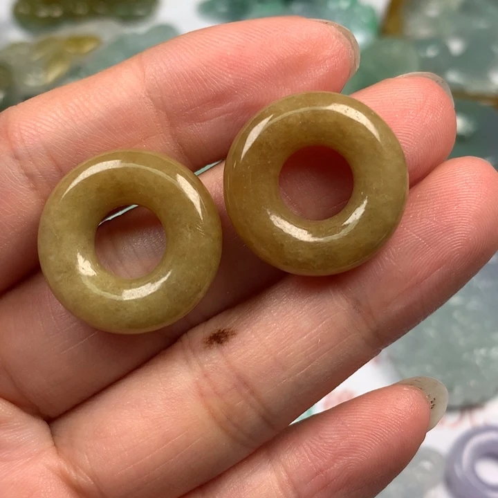 琪***宝翡翠未镶嵌颈饰翡翠