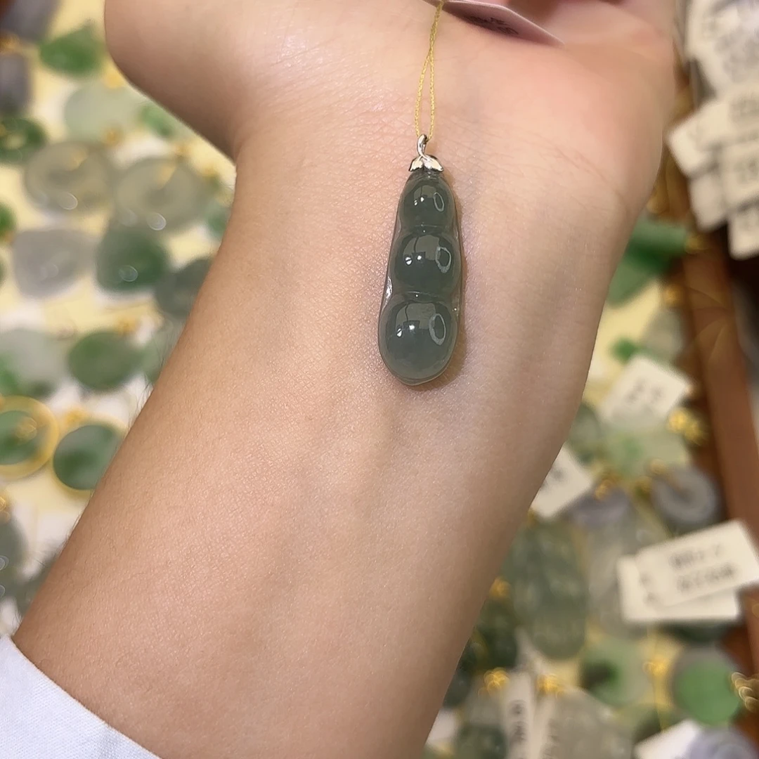 翡翠18K金镶嵌颈饰豆子