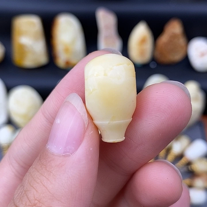 琥珀未镶嵌裸石13三通c338