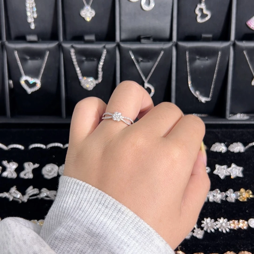 18K金镶嵌戒指/指环钻石婚戒指