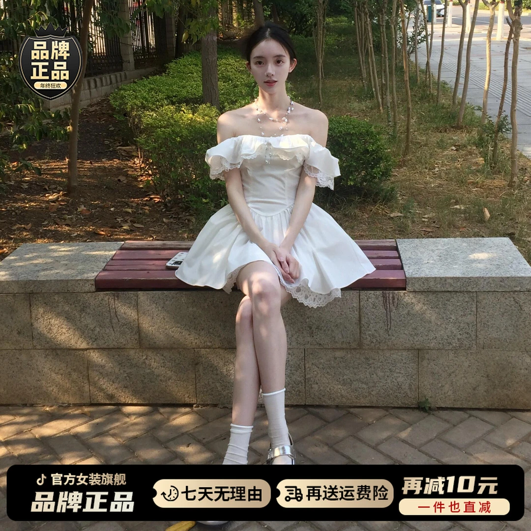 2025新款蕾丝荷叶边一字肩白色连衣裙子女夏季法式初恋风收腰短裙