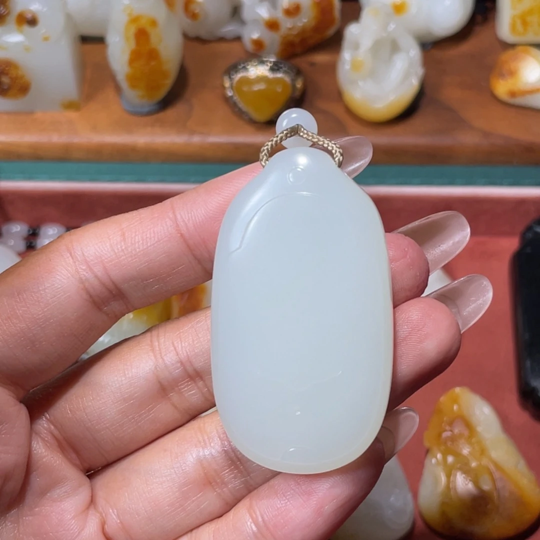 颈饰未镶嵌和田玉（糖玉）