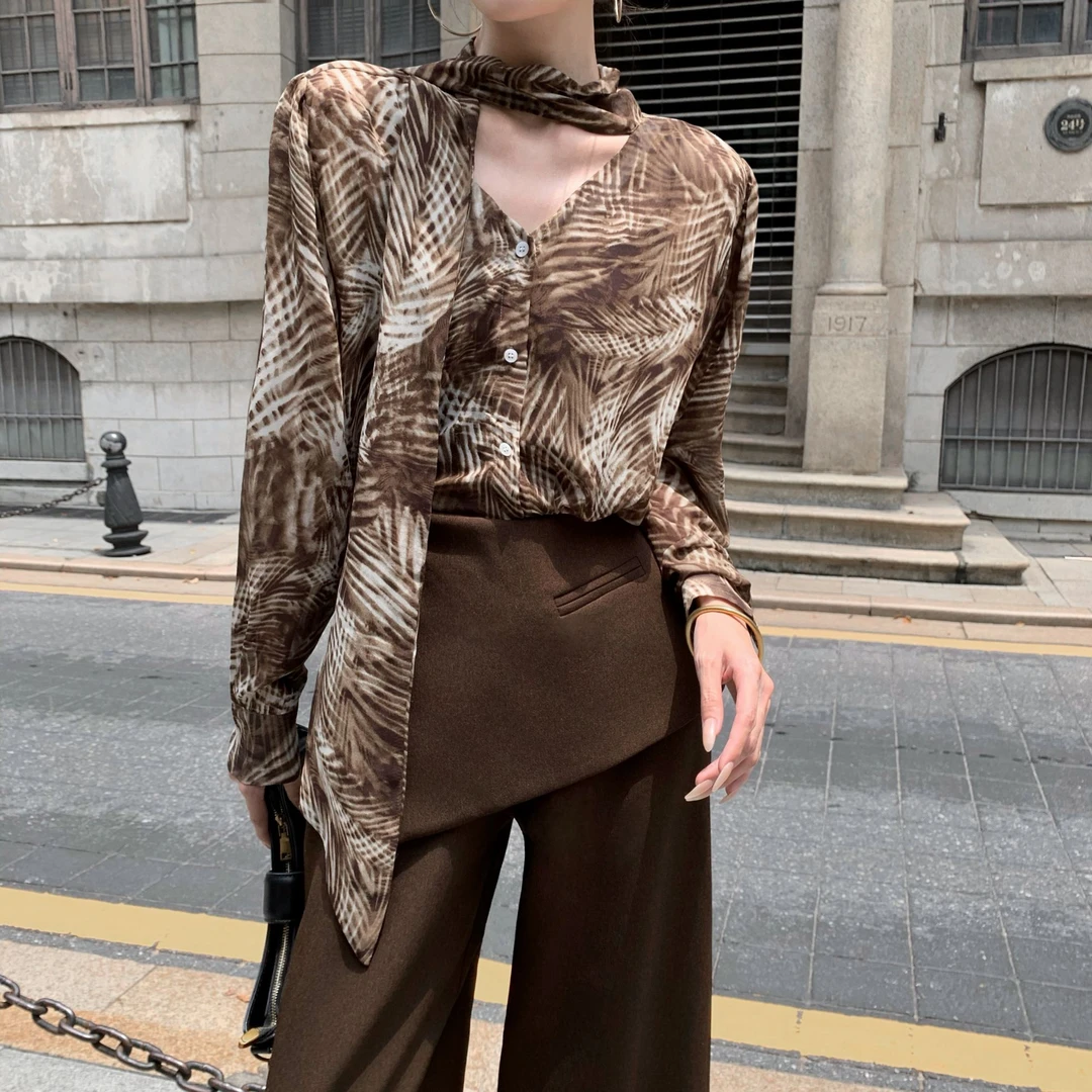 慵懒风V领飘带长袖印花衬衫女2025年早秋假两件高腰直筒阔腿裤女