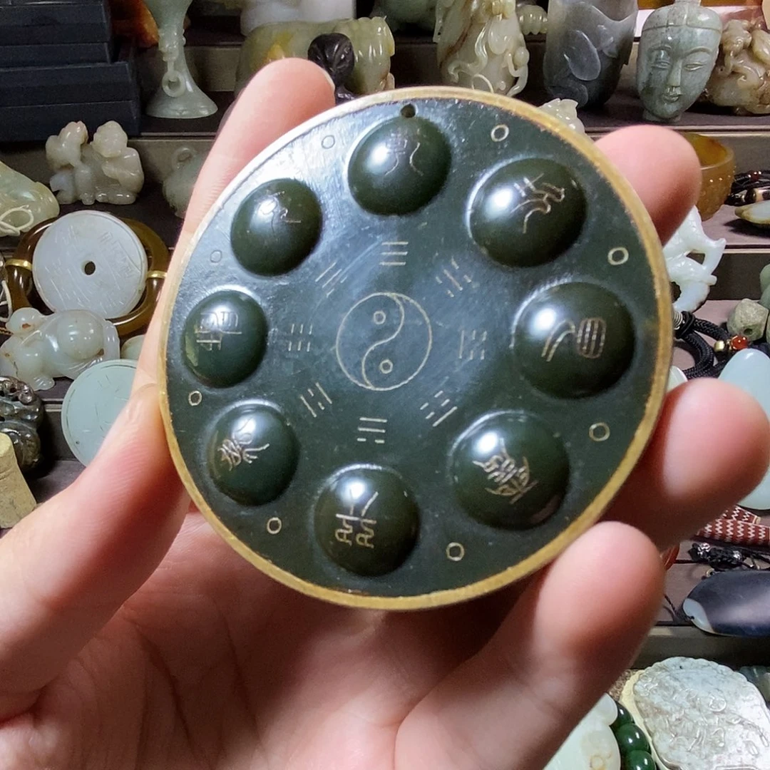 用***8和田玉未镶嵌挂件