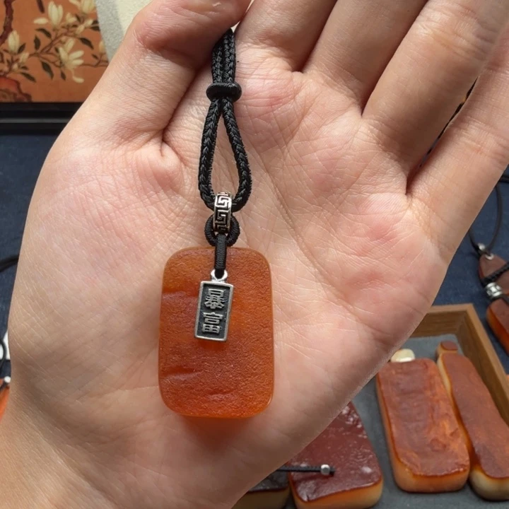 蜜蜡未镶嵌吊坠(赠链)