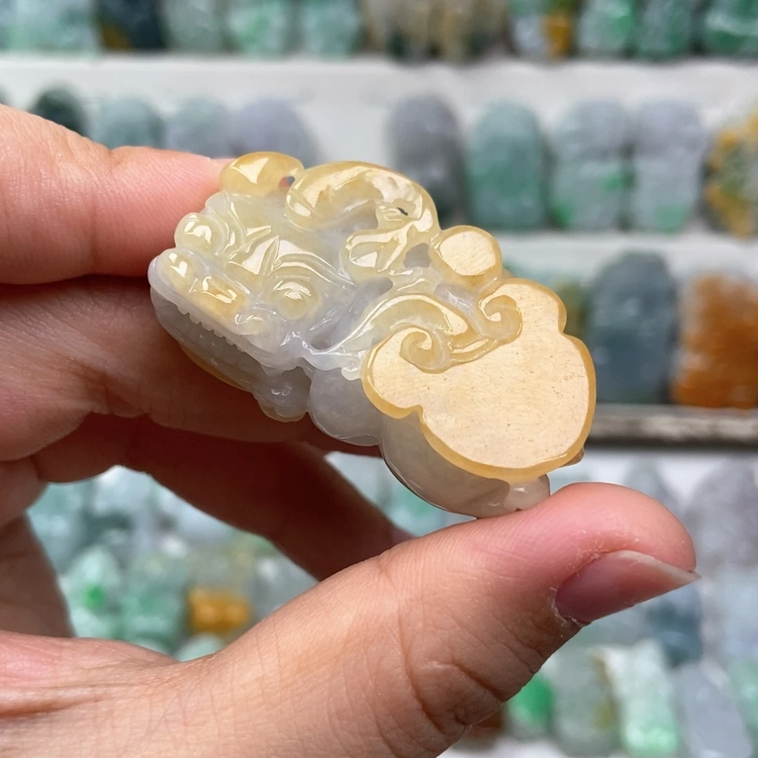 翡翠未镶嵌吊坠(赠链)