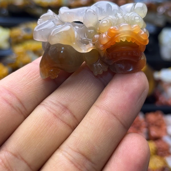 石英质玉（黄龙玉）未镶嵌颈饰