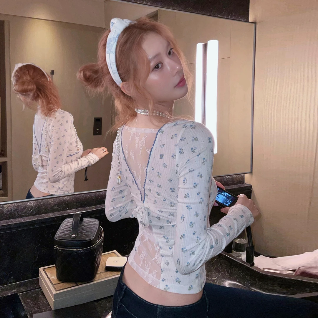 白色蕾丝碎花长袖t恤女秋季2026年新款巨好看修身显瘦露背v领上衣