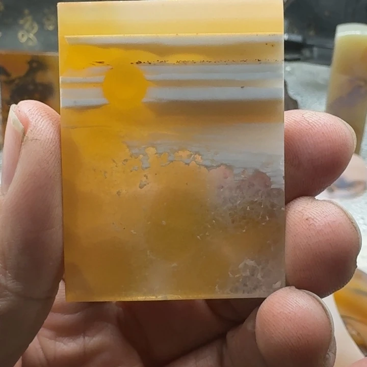 在***人玛瑙/玉髓合金珠宝奇石