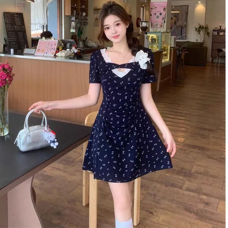 乐町新款正品四季通用通勤风大码背带字中长涤纶女装短袖字领