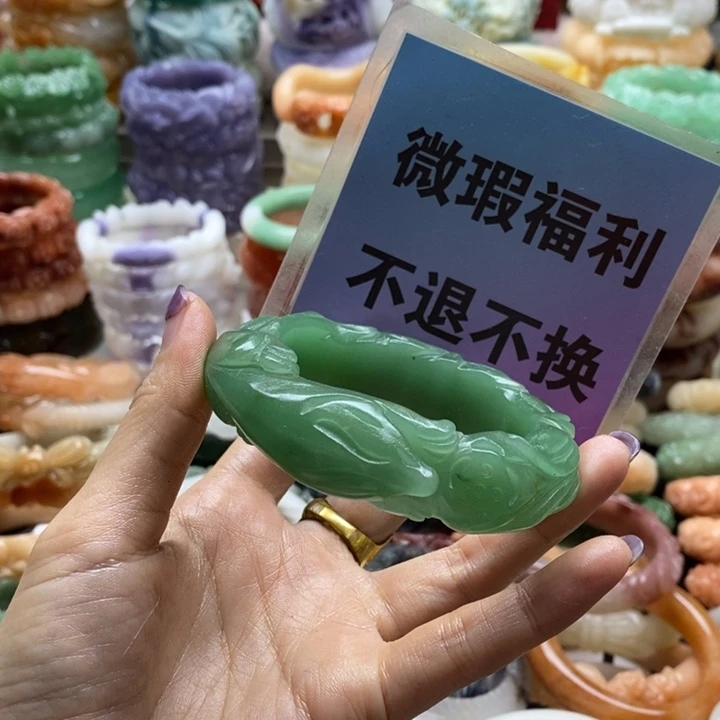L***可石英岩玉未镶嵌手镯