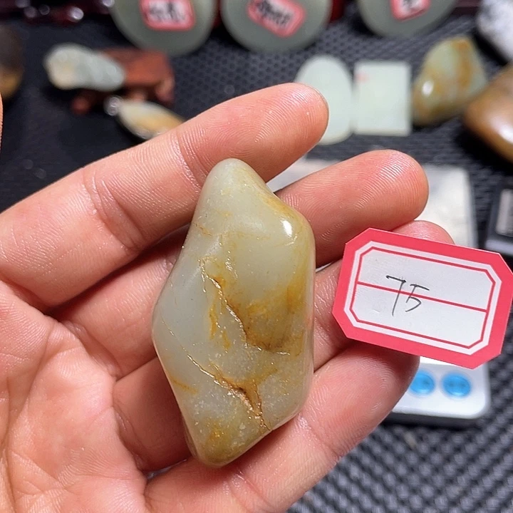 未镶嵌和田玉（糖玉）挂件75