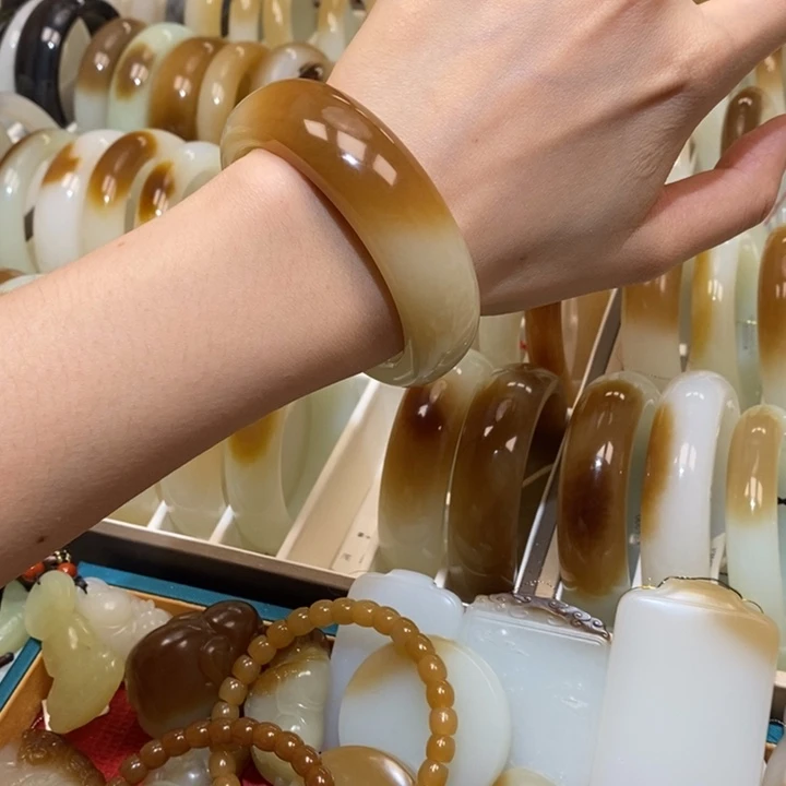 未镶嵌手镯和田玉