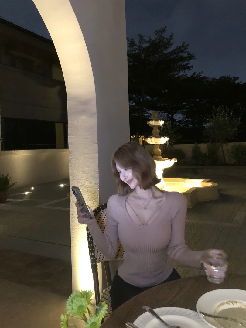 YUGEZHANG【邻家女孩】U领长袖针织打底衫女纯欲性感修身套头上衣