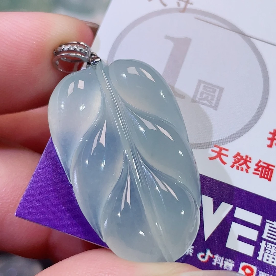 翡翠18K金镶嵌颈饰叶子