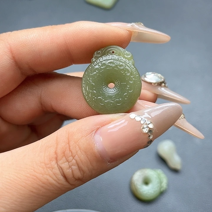 【闪购商品】颈饰未镶嵌和田玉