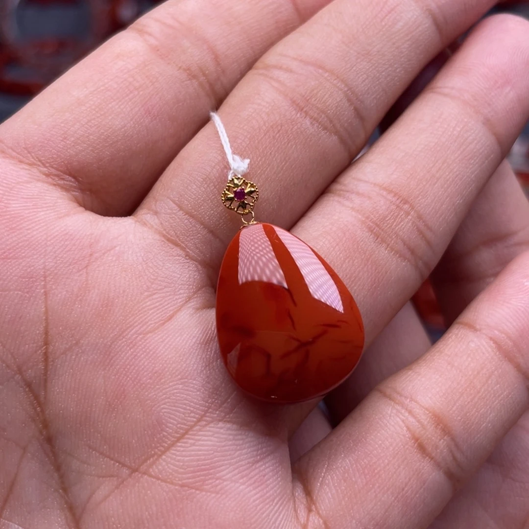 南红玛瑙18K金镶嵌珠宝奇石水滴吊坠