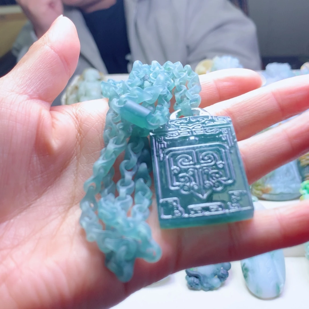 逆***者定制翡翠未镶嵌翡翠