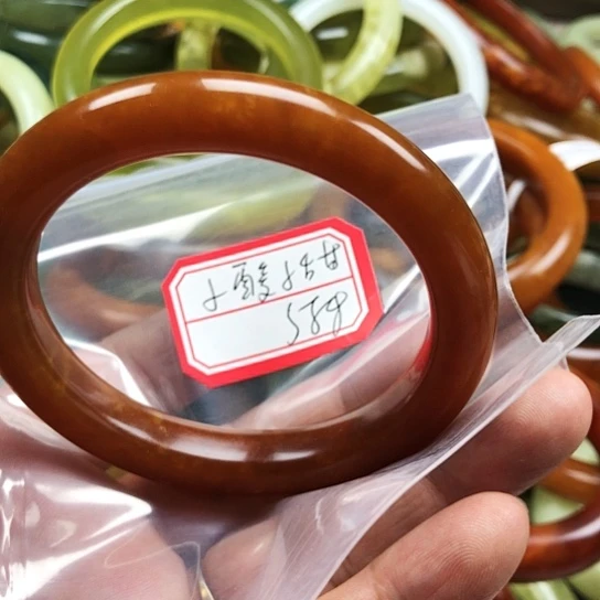 蛇纹石玉手镯未镶嵌小**甜