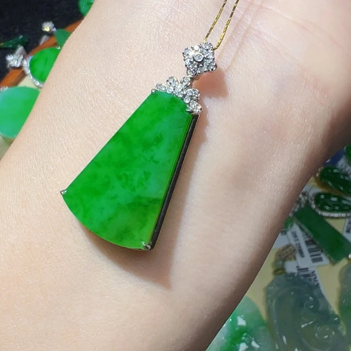 翡翠颈饰18K金镶嵌翡翠