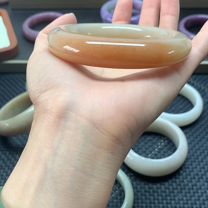 *****石英质玉手镯未镶嵌