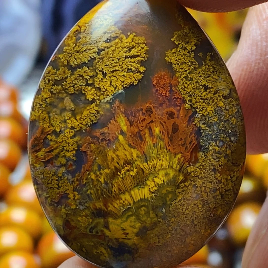 玛瑙/玉髓颈饰未镶嵌蓅**云