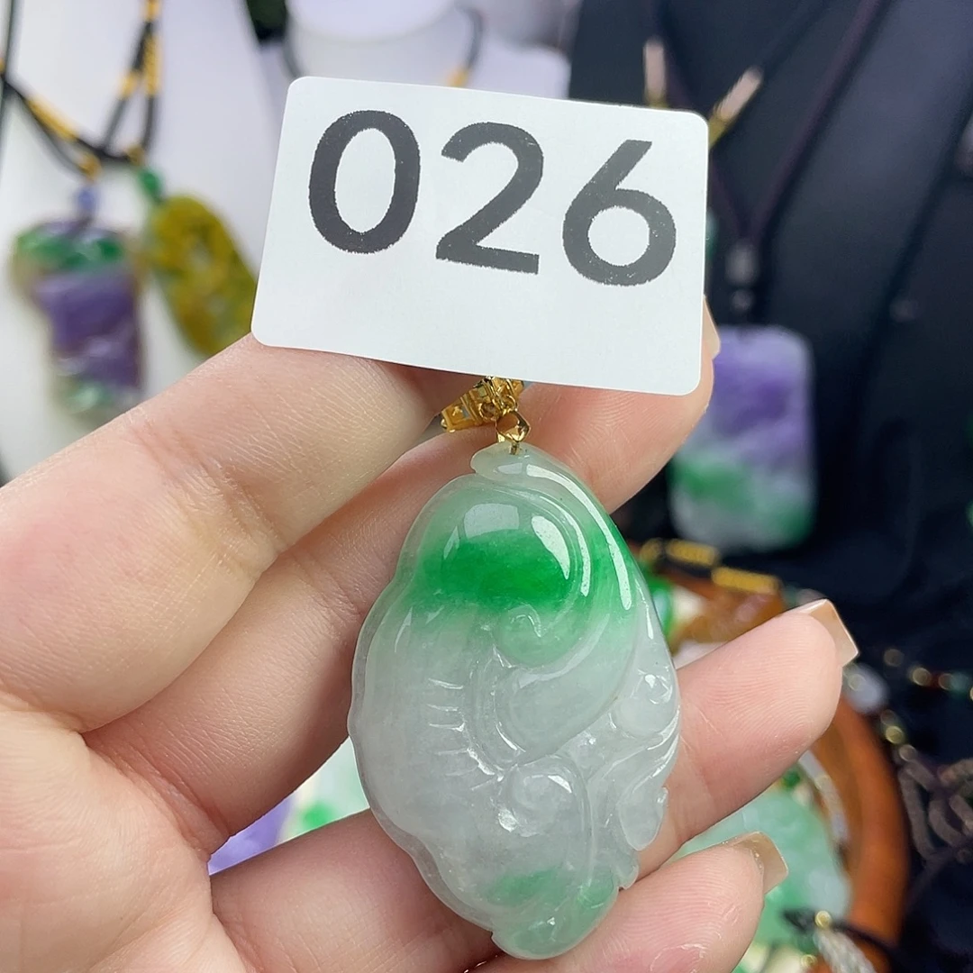 翡翠未镶嵌吊坠(赠链)