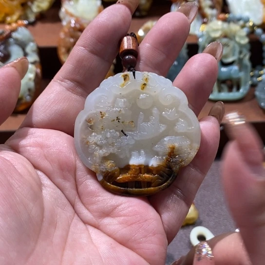 蛇纹石玉未镶嵌颈饰