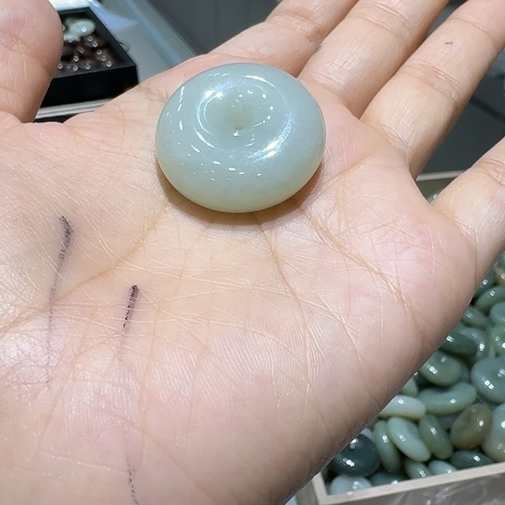 小***子和田玉（糖玉）未镶嵌手链