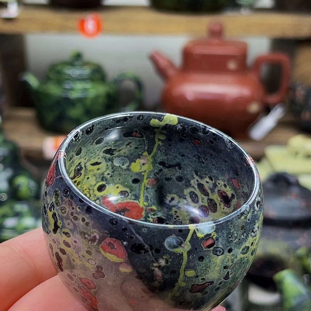 梅花玉圆鼓杯飘枝干