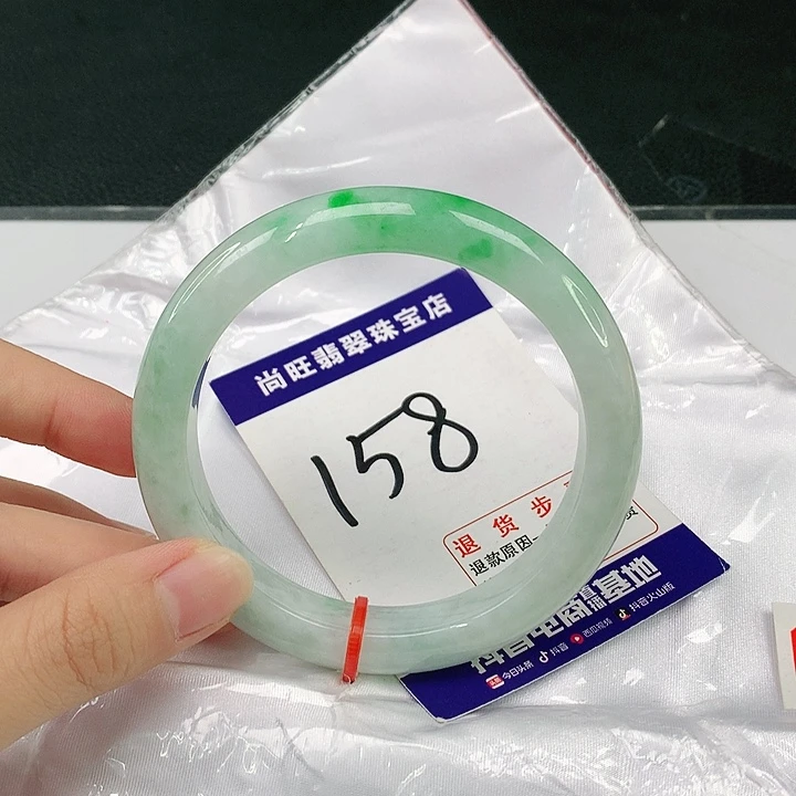 翡翠手镯未镶嵌翡翠12