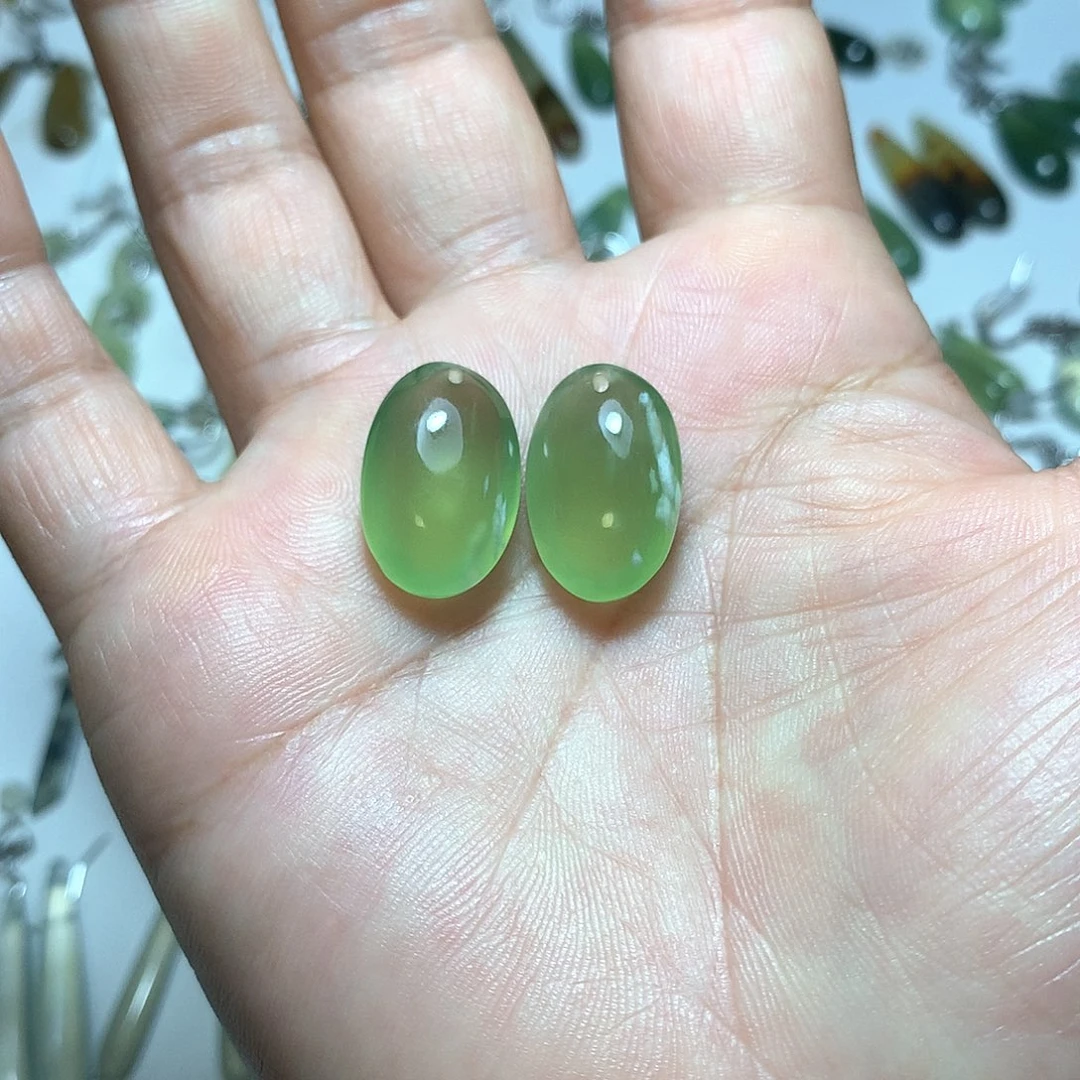 蛇纹石玉未镶嵌耳环