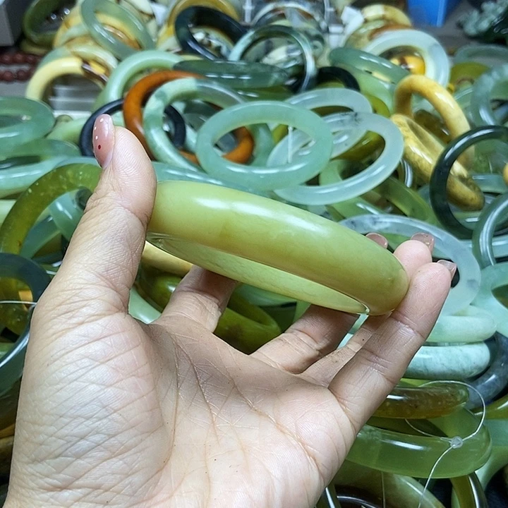 你***方未镶嵌手镯透闪石质玉