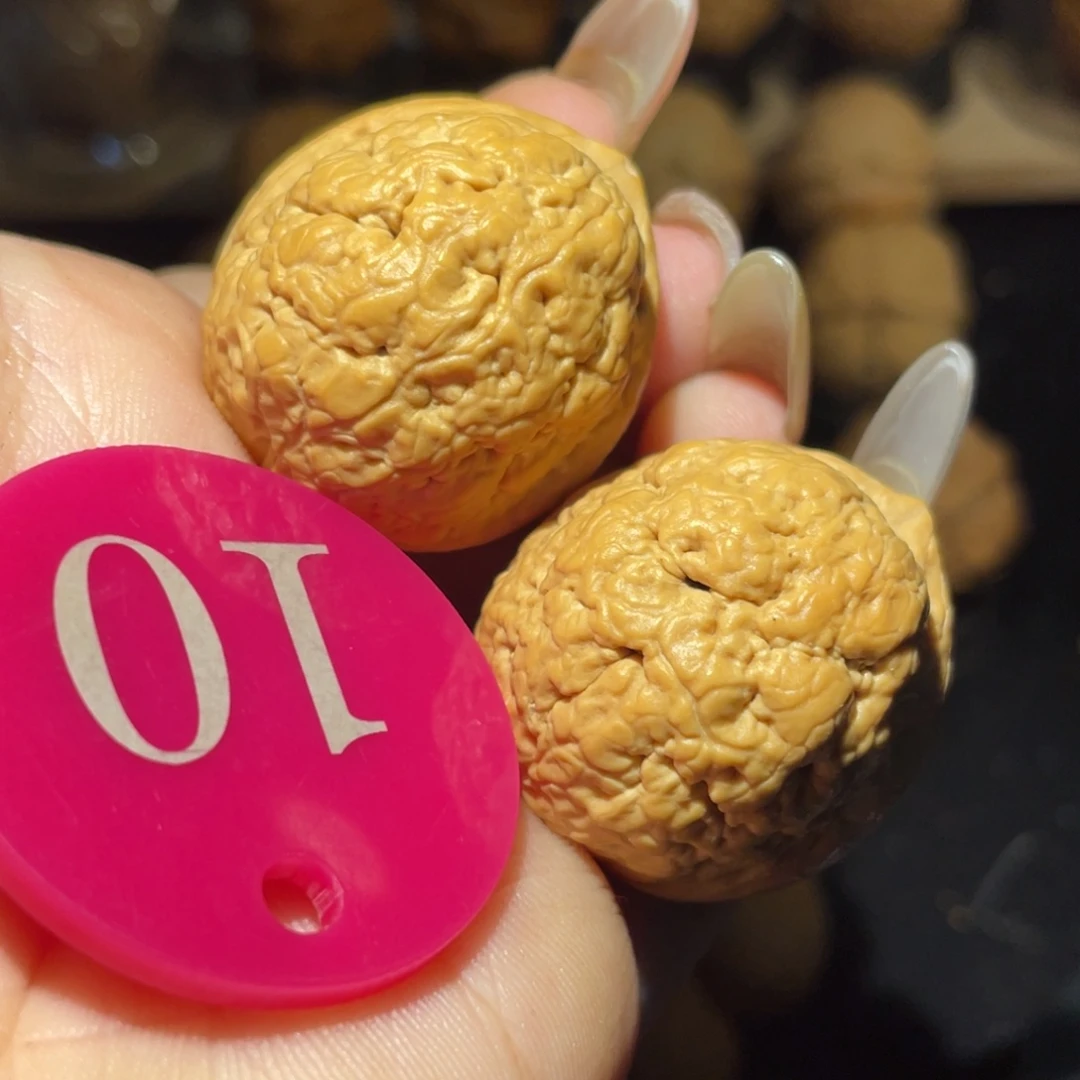 脑纹32尺寸核桃。