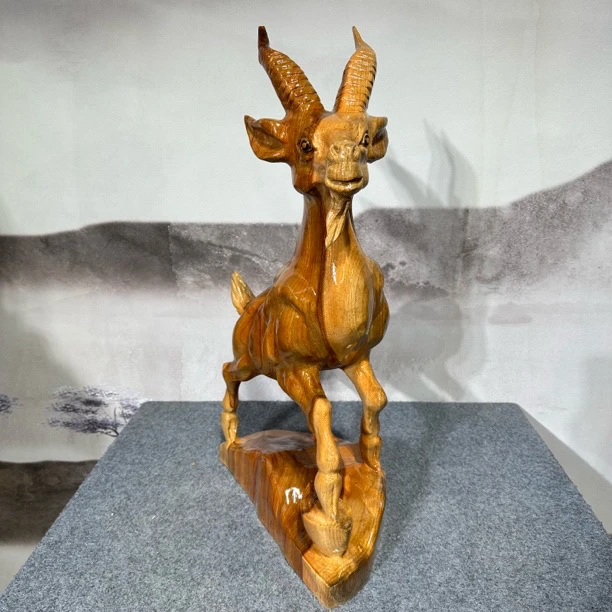 香樟木山羊根雕摆件
