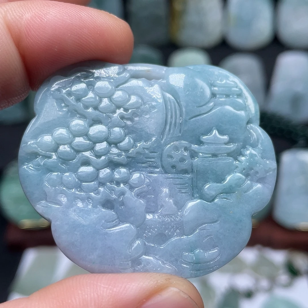 翡翠未镶嵌颈饰山水