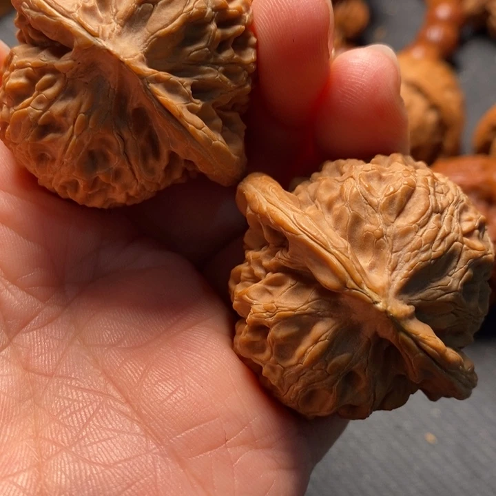 秦岭野生文玩核桃