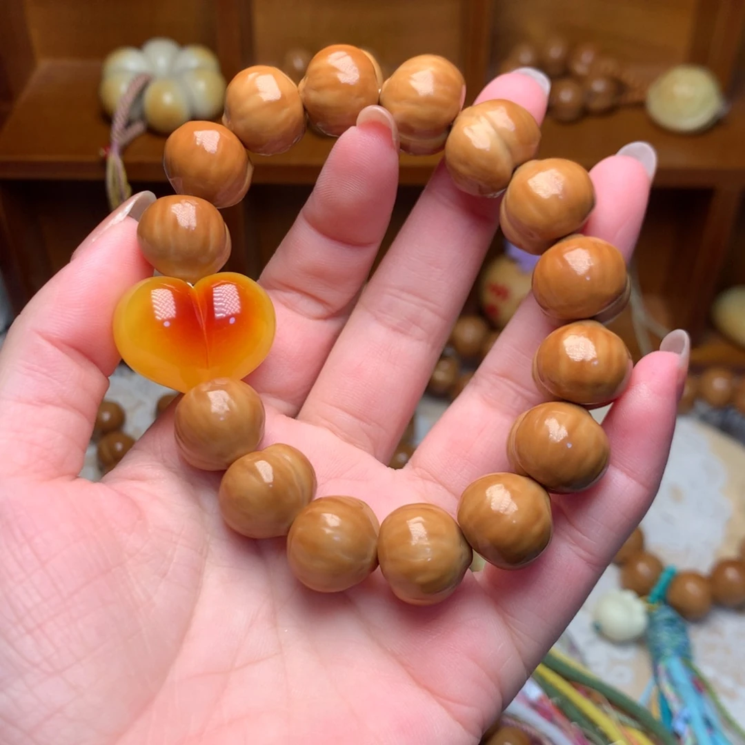 吊坠猴头核桃二代屁桃手串爱心