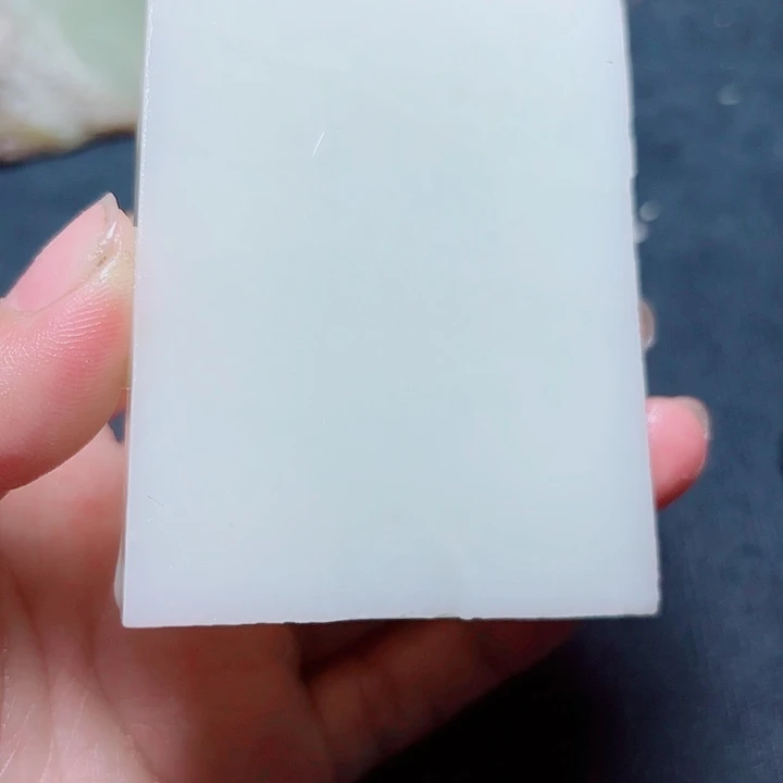 透闪石质玉未镶嵌珠宝奇石