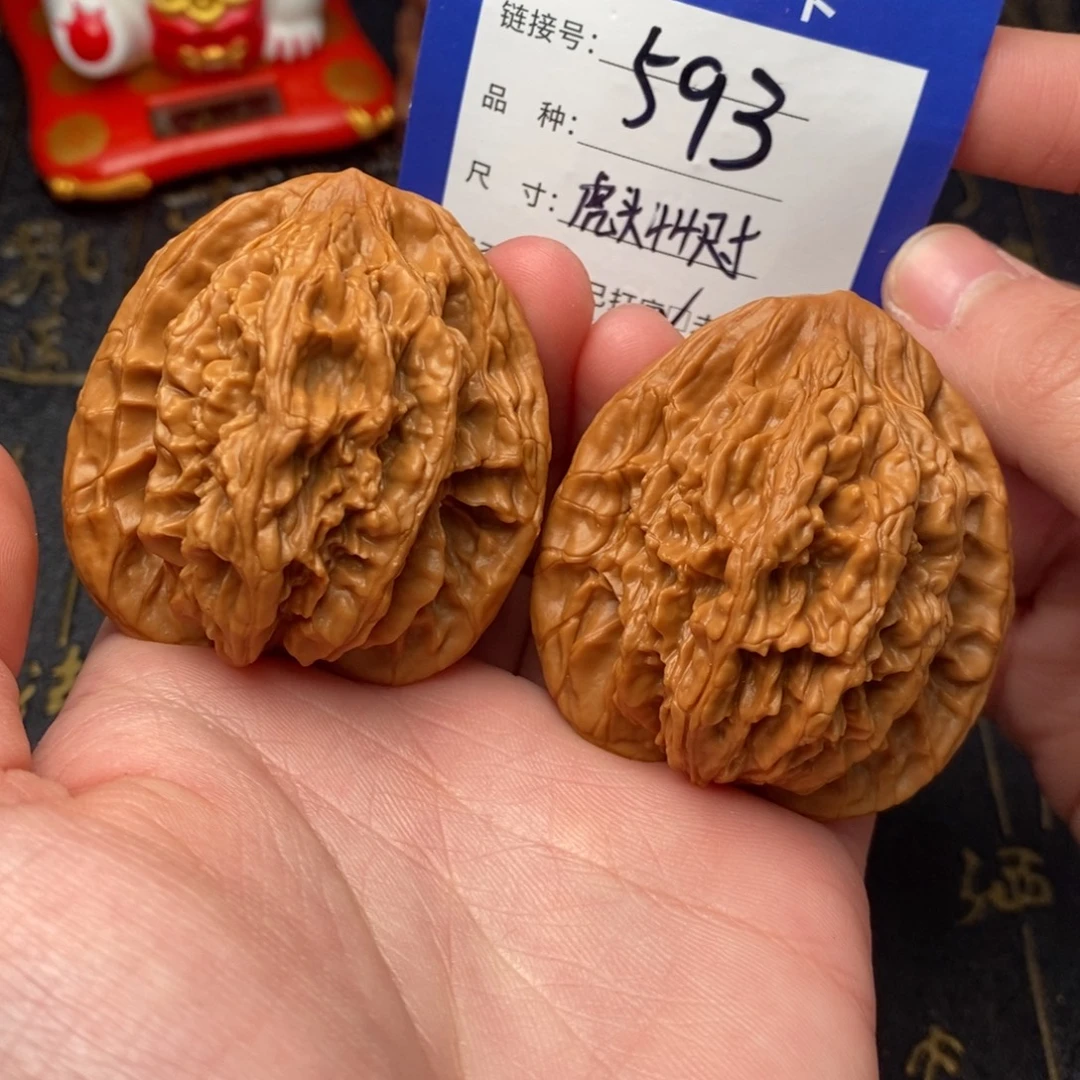 文玩核桃吊坠虎头