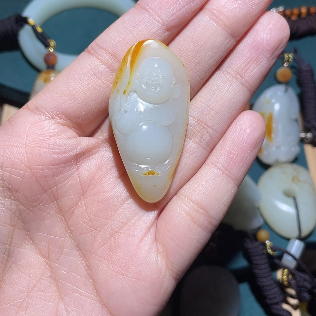 晨***️和田玉未镶嵌颈饰