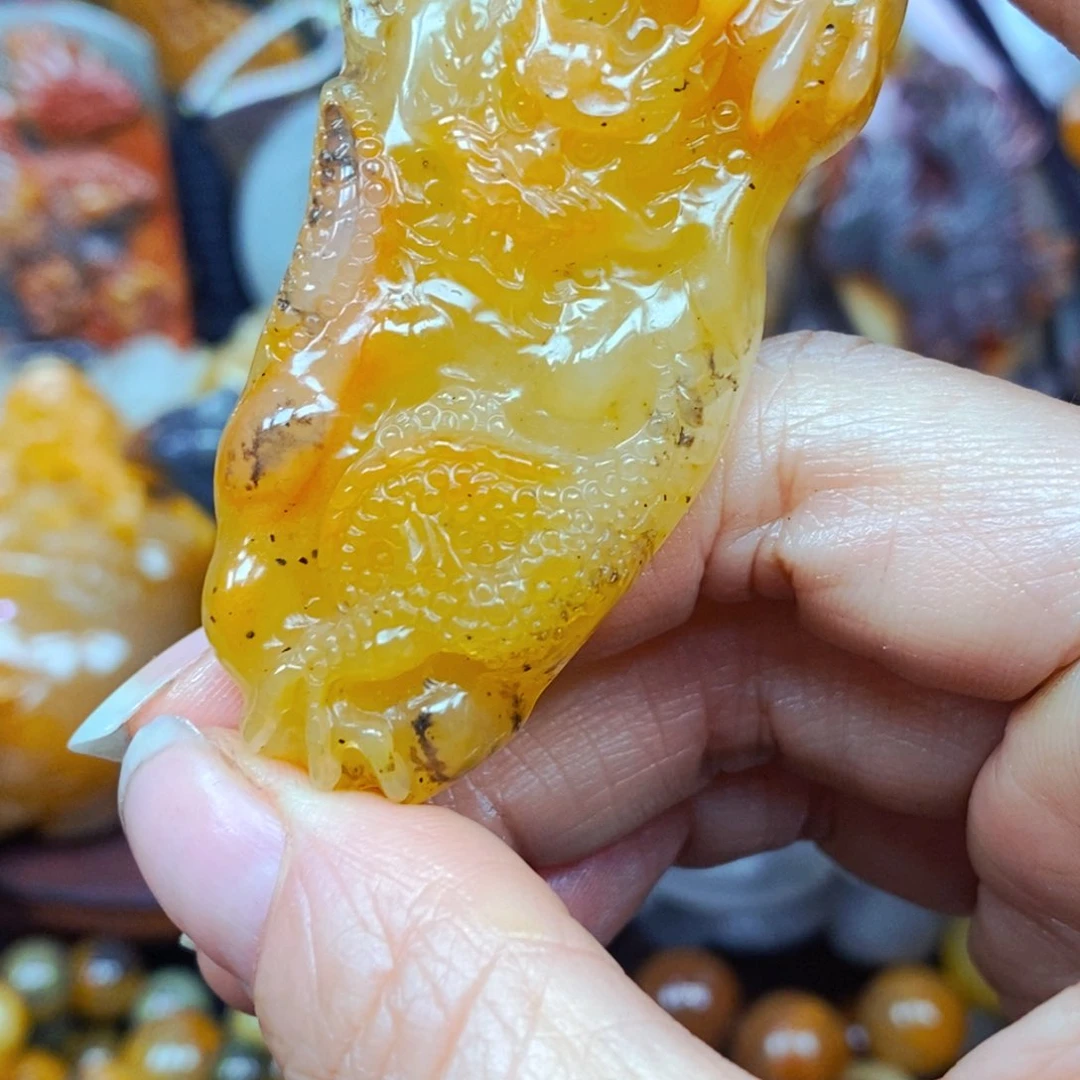 未镶嵌石英质玉（黄龙玉）颈饰