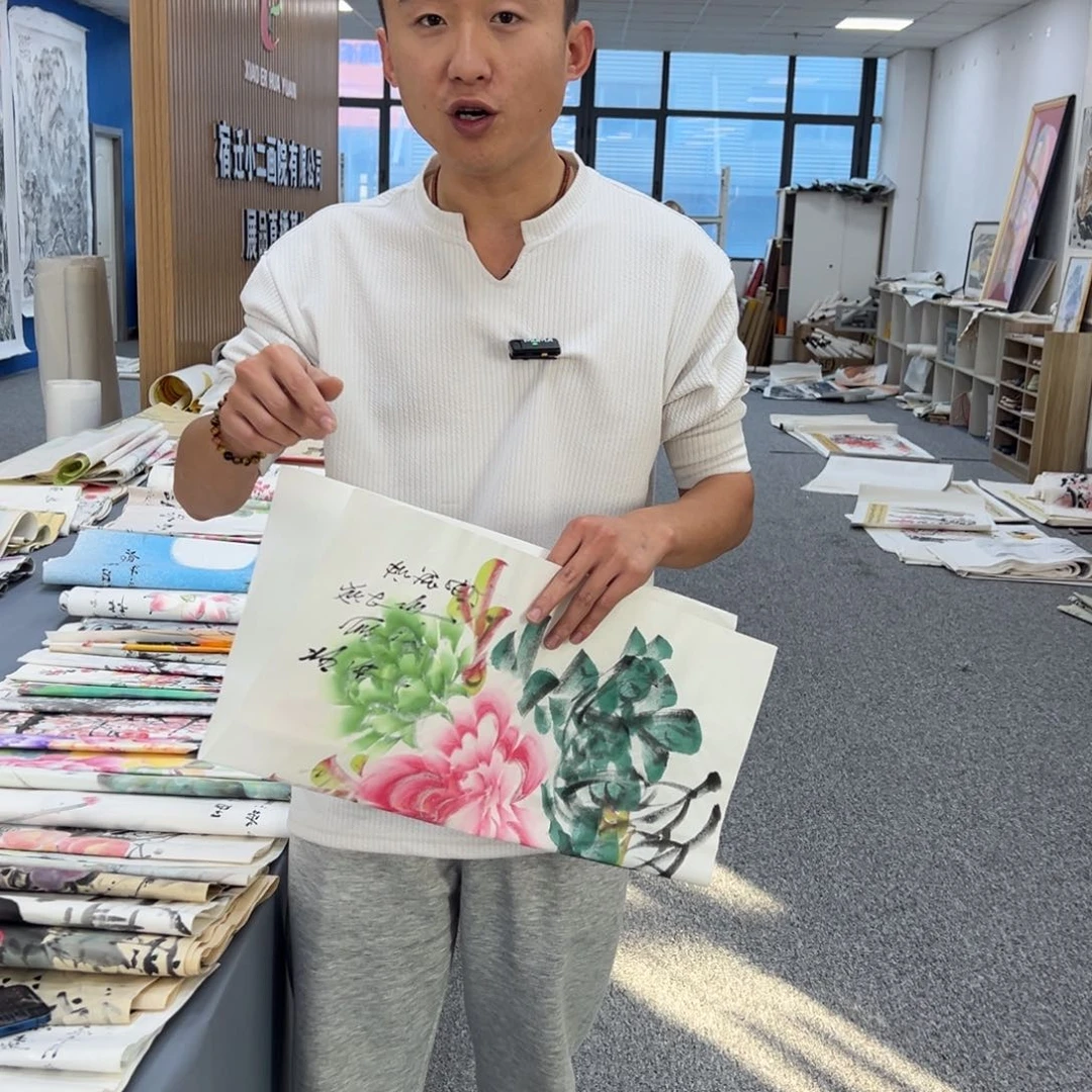 国画卖字画的小男孩