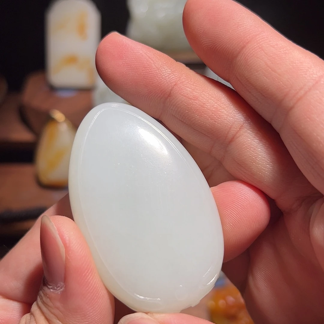 搁***z和田玉未镶嵌颈饰