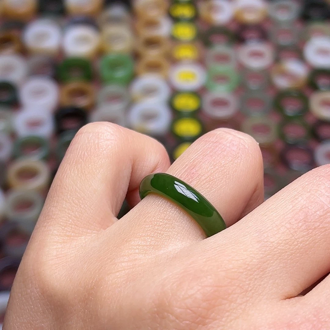 和田玉戒指未镶嵌12码辣绿无皮