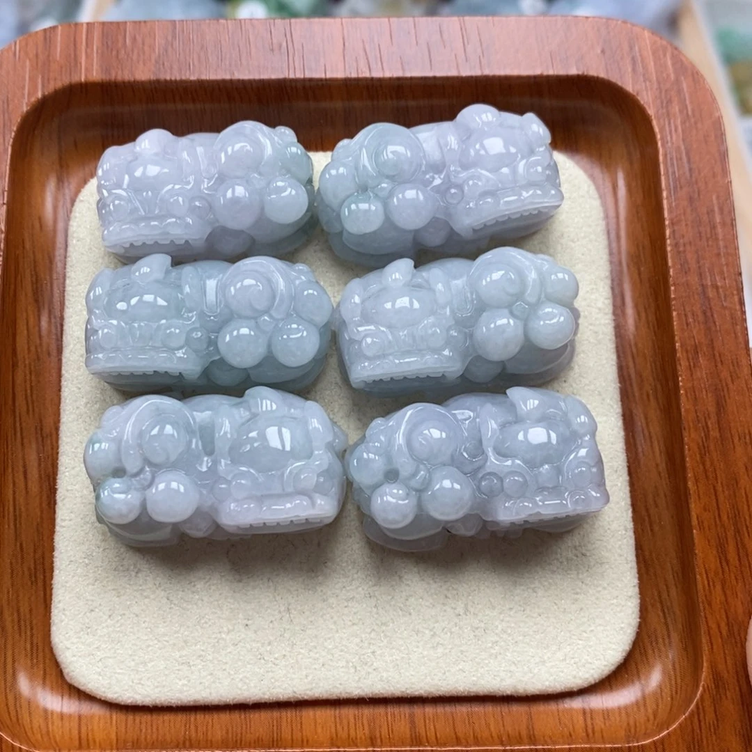 翡翠未镶嵌颈饰霸王貔貅发其一